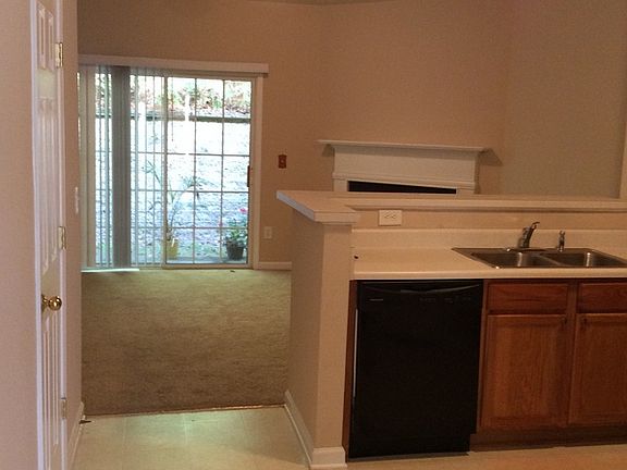 2nd image of 895 Redwood Dr