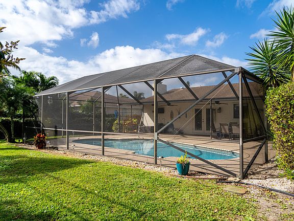 3rd image of 2414 SW Falcon Cir