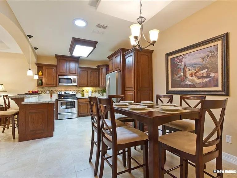 2927 Allen Dr — Photo 3