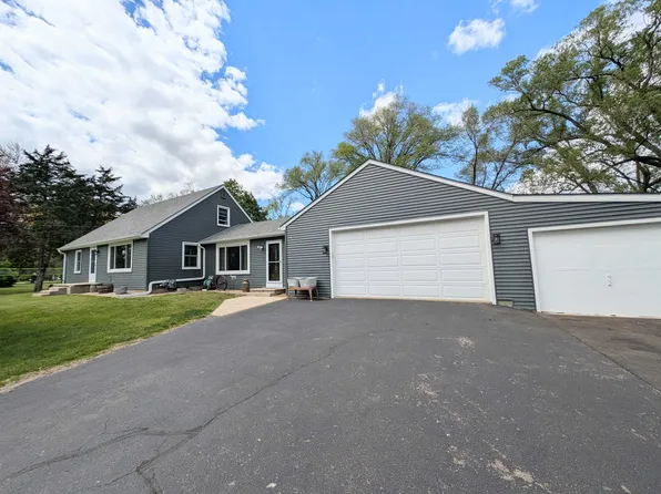 2915 W Rockton Rd, Rockton, IL 61072
