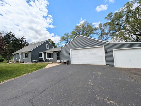 2915 W Rockton Rd, Rockton, IL 61072
