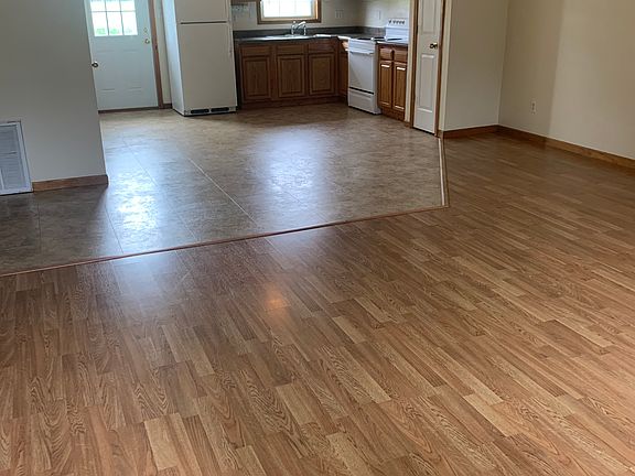 3rd image of 1736 Debbie Ln