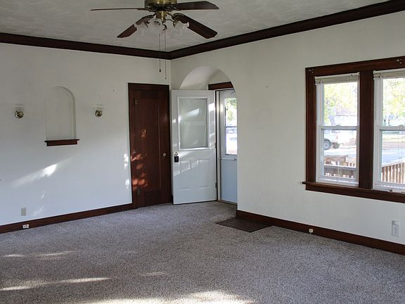 3rd image of 325 N Walnut St