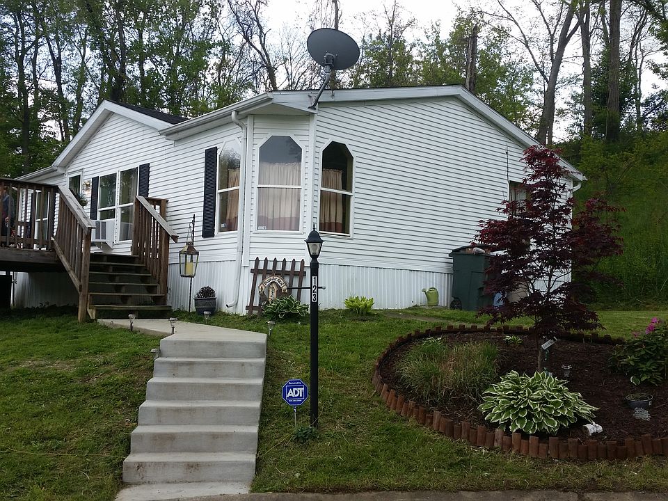 1st image of 123 Yorktown St E