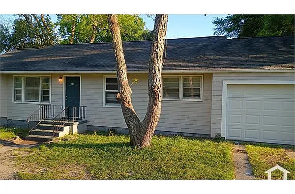 Building Photo - 2813 Skyline Dr