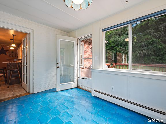 5th image of 1079 Hopmeadow Street