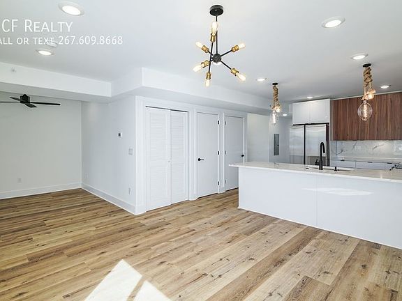 3rd image of 2621 W Oxford St #2