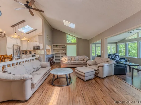 398 Moongate Dr, Osage Beach, MO 65065