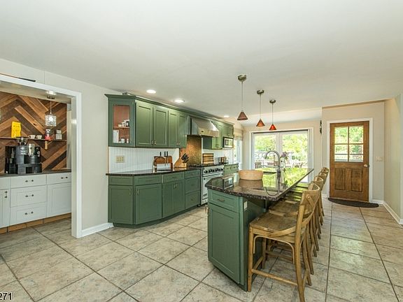 4th image of 61 Tingley Rd
