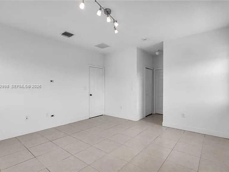 9925 NW 10th St — Photo 22