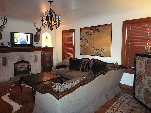 Living Room (2 inch fitted wooden blinds)