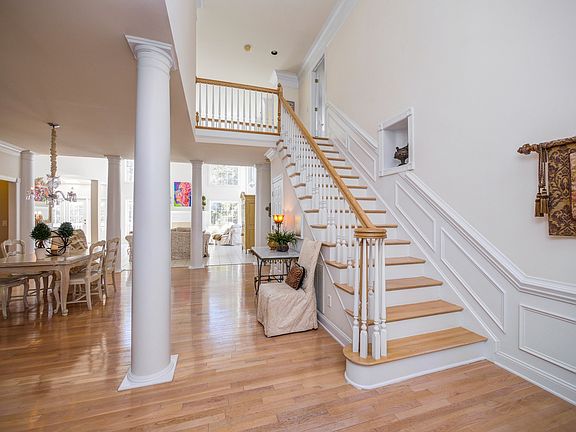 2nd image of 120 Cypress Cove Ln