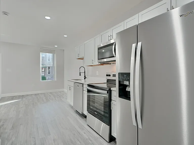 412 E Federal St — Photo 10