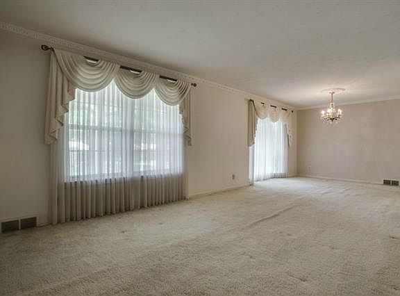 5th image of 6625 Lange Cir