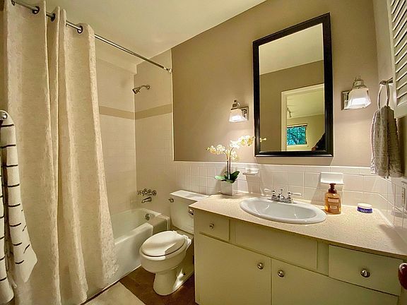 2nd image of 4425 Jarboe St APT 9