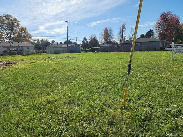 15 Mile Rd, photo 2