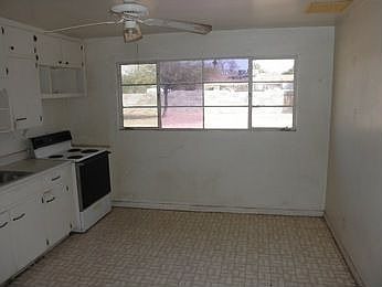 5th image of 1128 N Kadota Ave