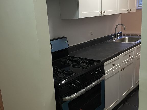2nd image of 150 Hawthorne St APT 1A