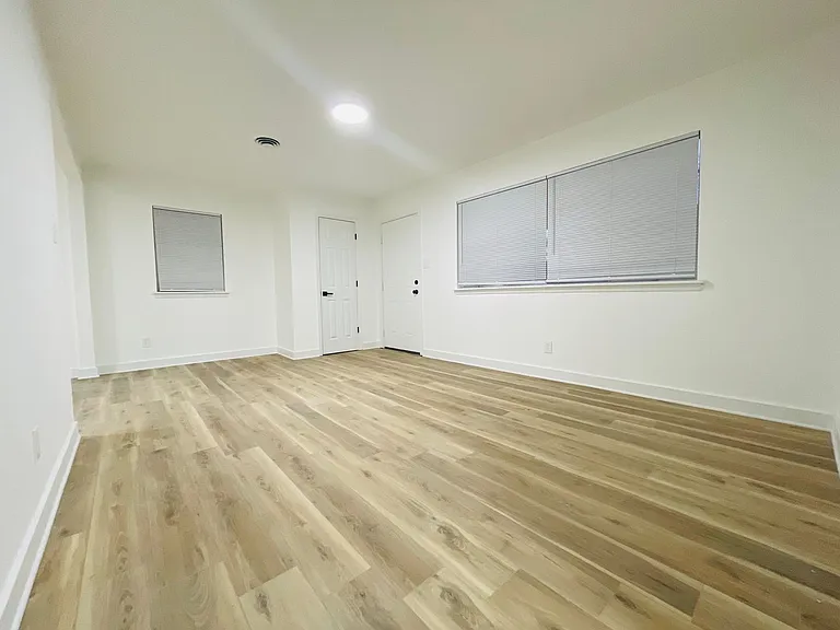 3605 Pine Cone Dr — Photo 4