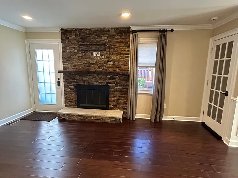 1423 Kathleen Ct — Photo 6