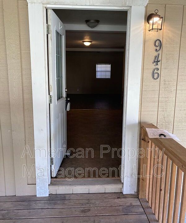1st image of 940 N Ross Ave #946