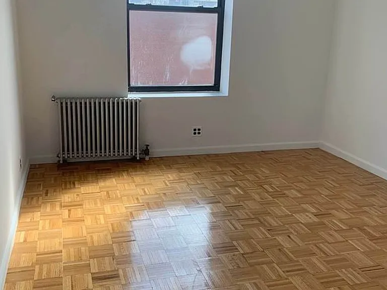 440 E 6th St #3A — Photo 3