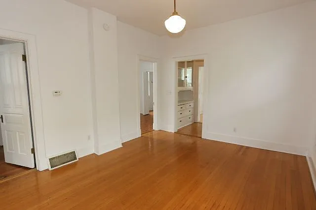 1111 W Roscoe St #2 — Photo 5