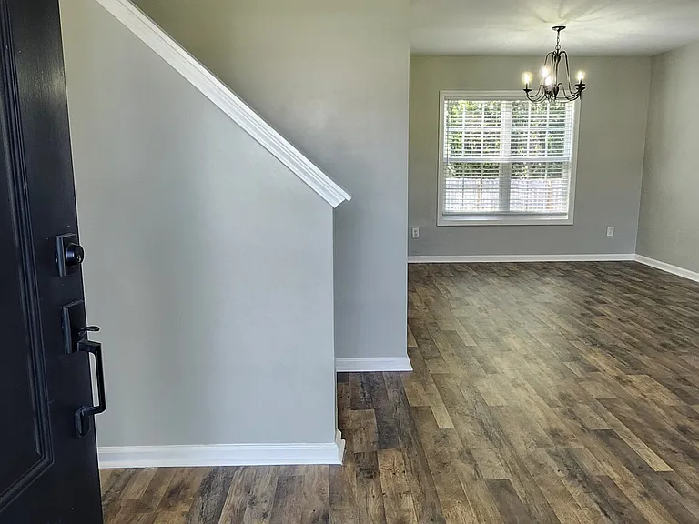 43 Derby Ln — Photo 4
