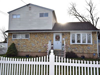 22 Essen Dr, Amityville, NY, 11701