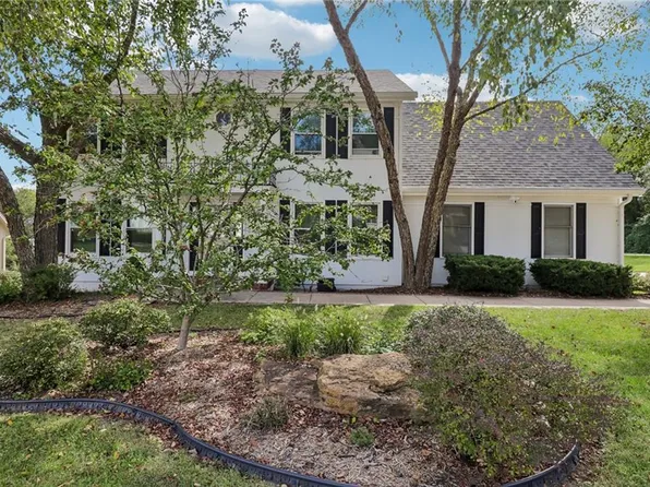 1800 NW Westbrooke Pl, Blue Springs, MO 64015