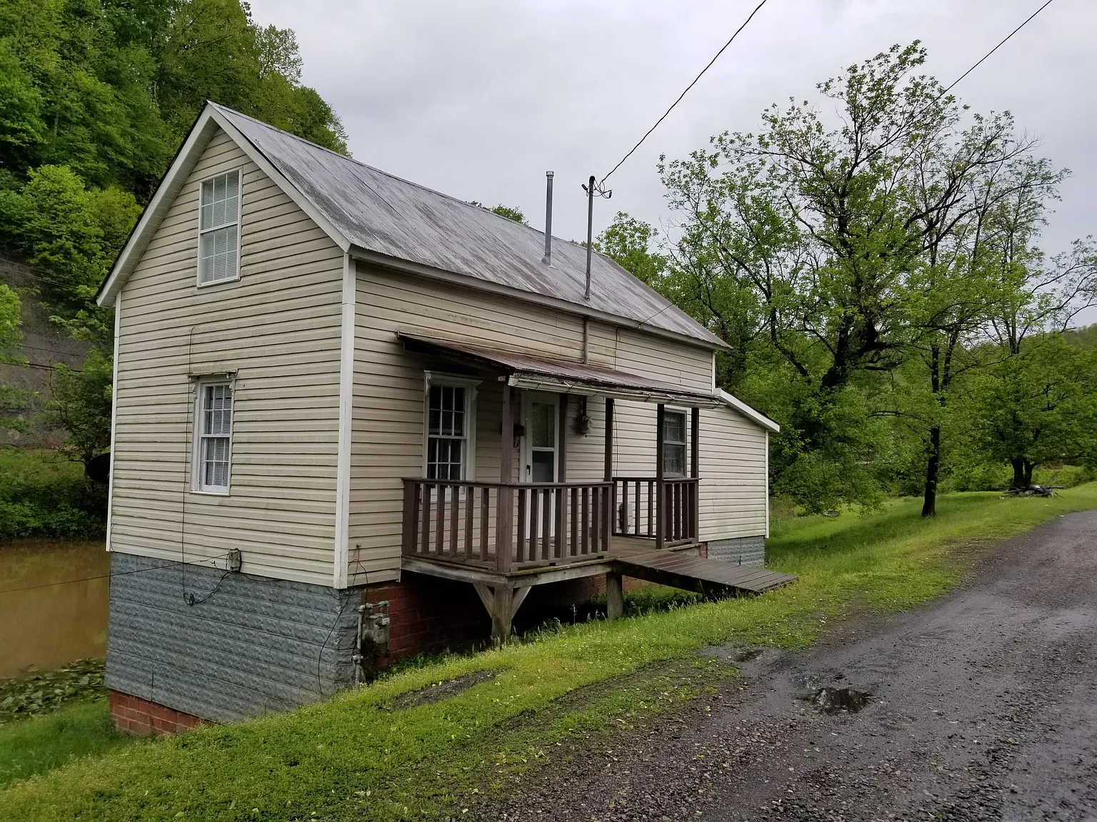 125 S River Ave photo 1