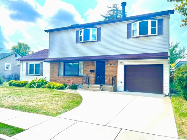 1210 Fulton St, Peru, IL 61354