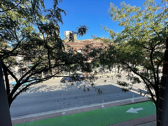 4th image of 3354 N Broadway St Unit 2F