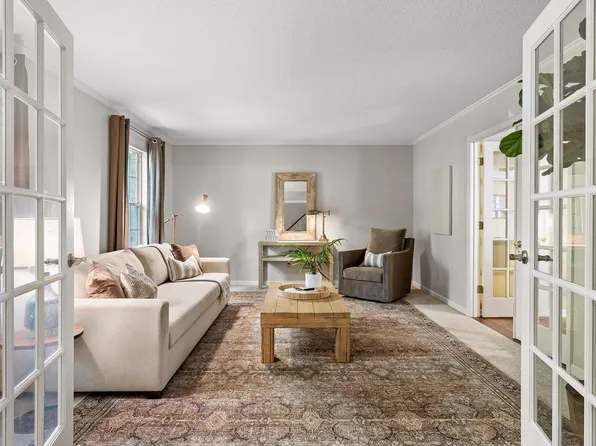 813 Crown Point Rd W, Signal Mountain, TN 37377