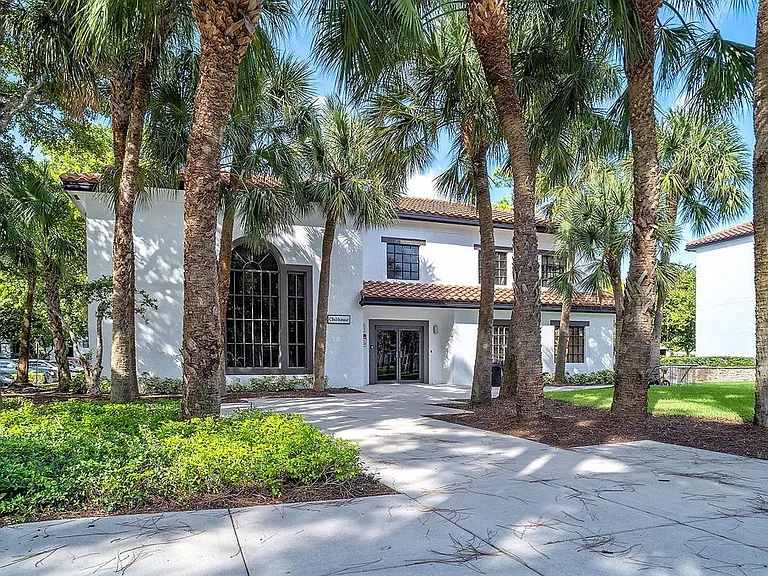 Sherwood on the Park Florida Apartments