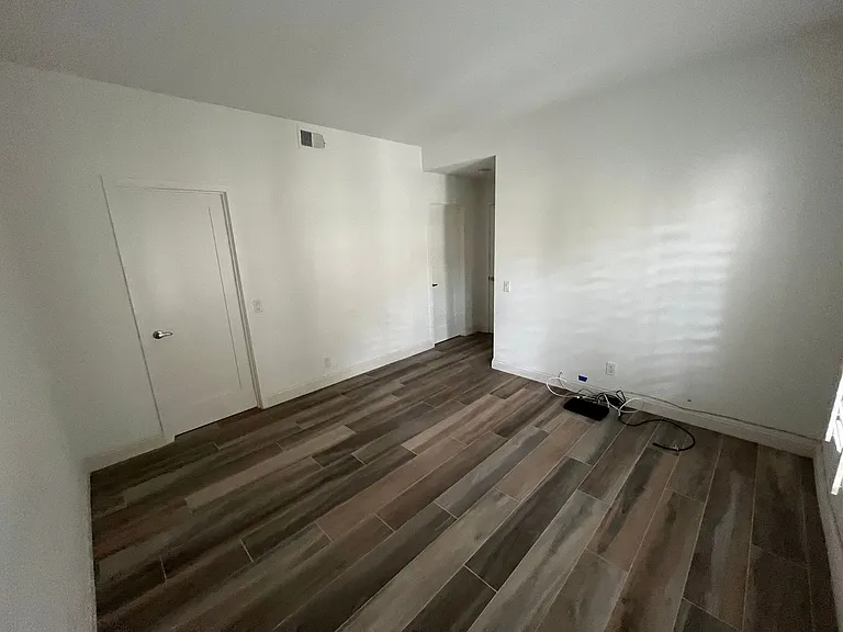 289 Vista Royale Cir W — Photo 18