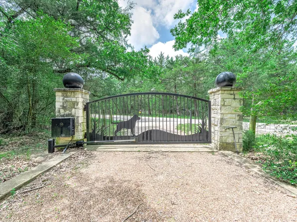 4992 Whispering Oaks Dr, College Station, TX 77845