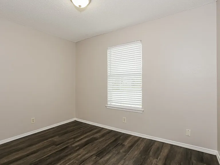 8120 Camelot Rd — Photo 17