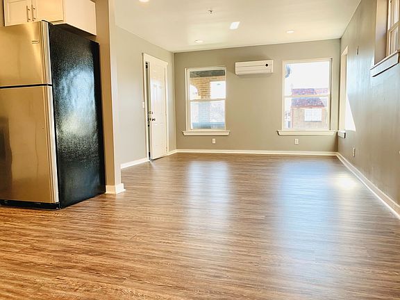 4th image of 709 NW 30th St APT 2