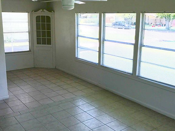 4th image of 806 E Jim Hogg Ave