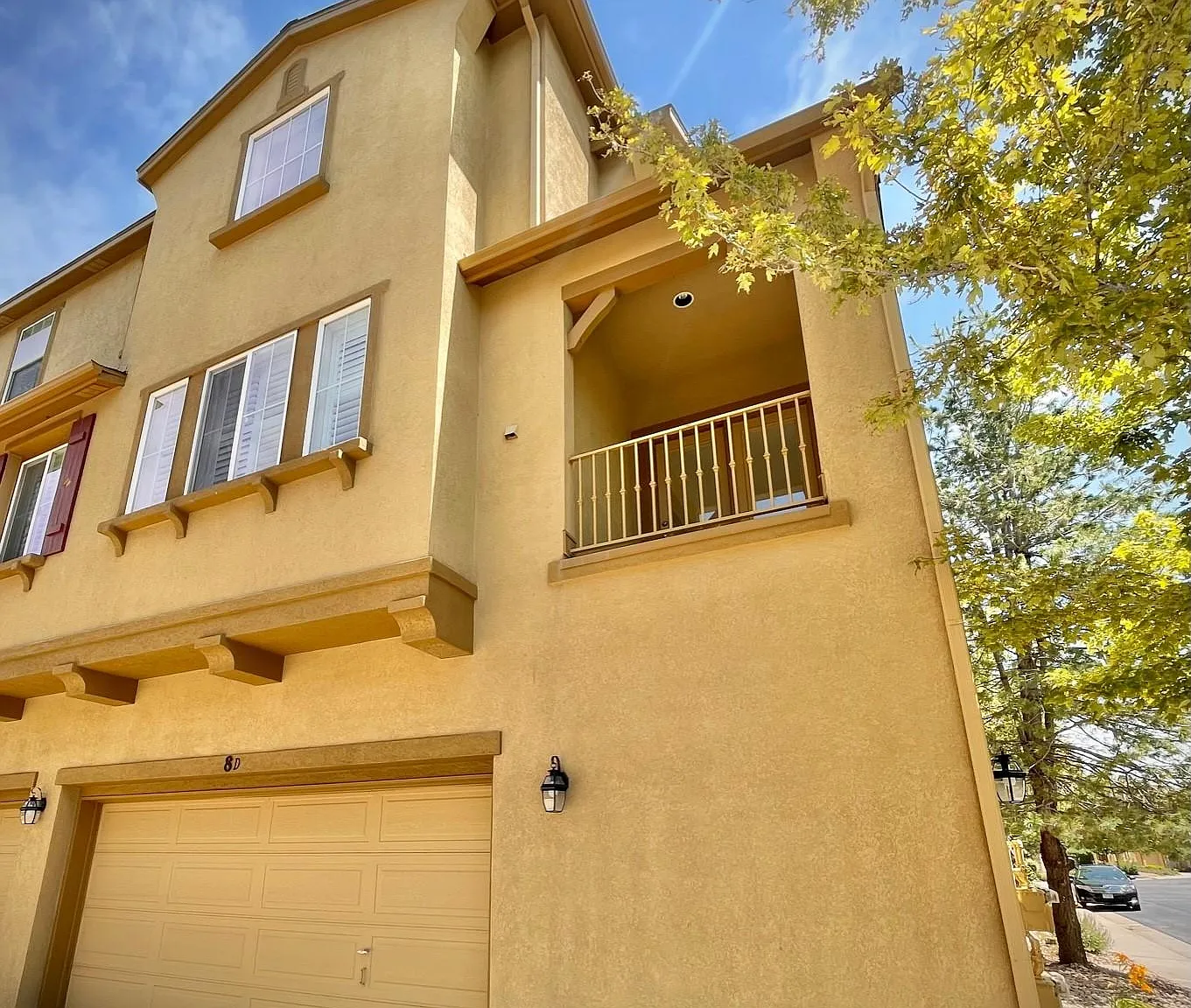 2 bed, 2.5 bath, 1576 sqft, $2,600 — Photo 2