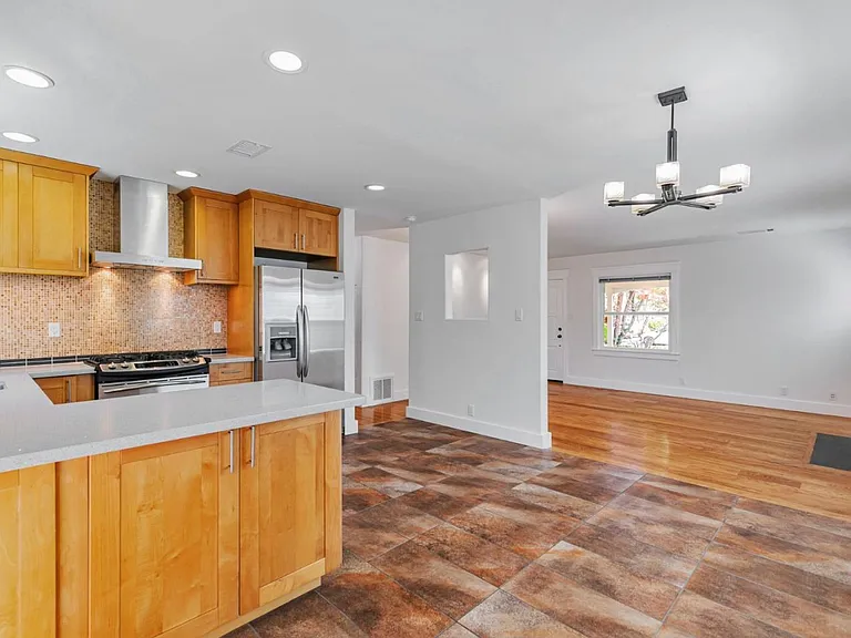 2276 Newhall St — Photo 16