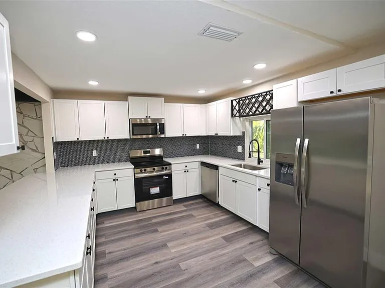 5667 Creekwood Dr — Photo 5