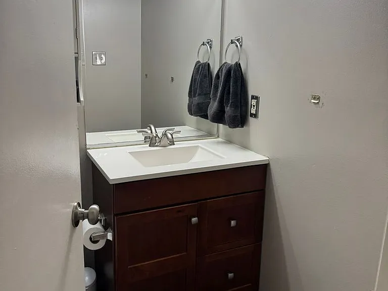 4003 Governors Sq #9 — Photo 5