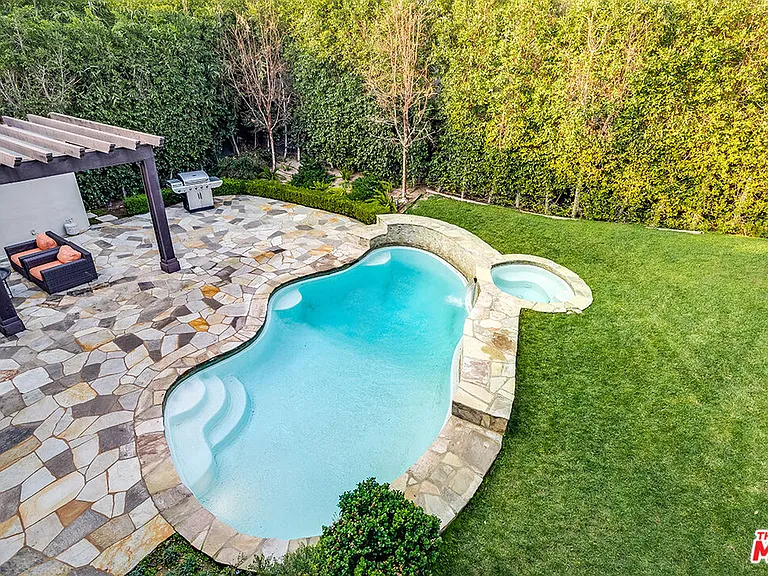 10161 Valley Spring Ln — Photo 31