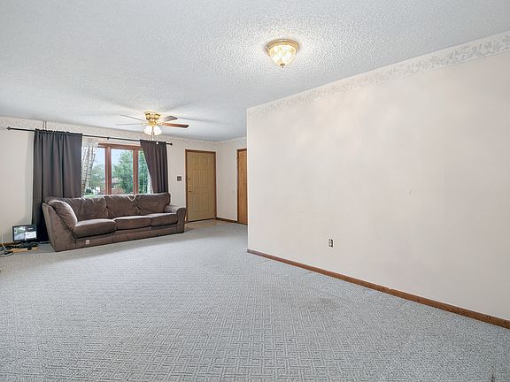 3rd image of 165 Keigher Dr