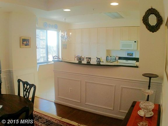 Beautiful large dining room and kitchen HARDWOODS