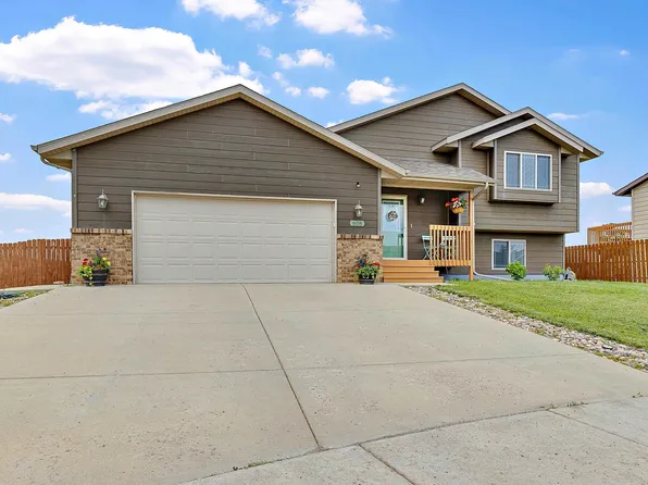 608 Airway Ct, Box Elder, SD 57719