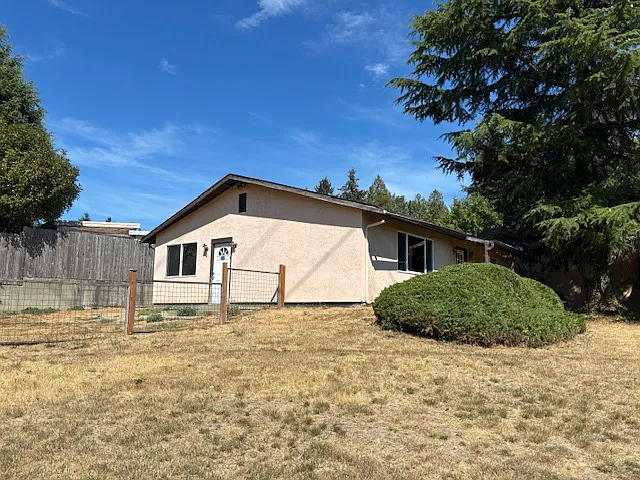 3 bed, 1280 sqft, $2,600 — Photo 4
