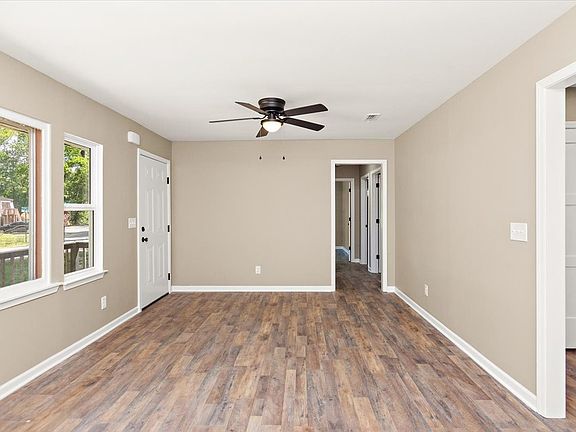 3rd image of 309 Rickenbacker Dr